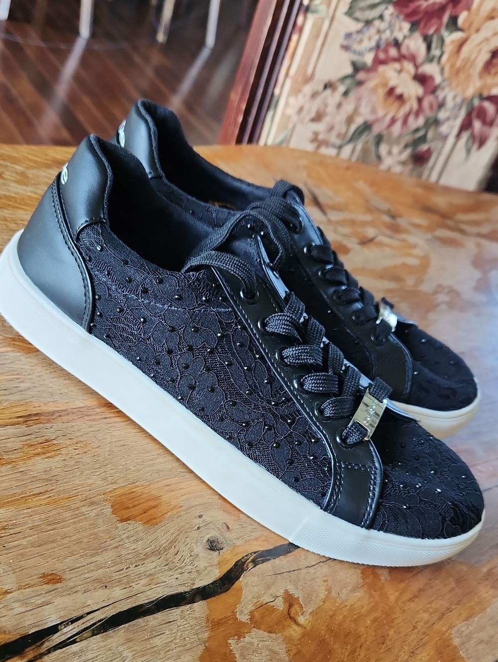 Bebe sz 7.5 Chiara sneakers embellished lace Black